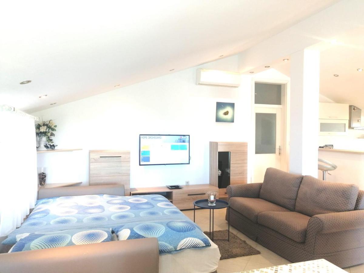 Lovely Sea View House In Malinska Island Krk Buitenkant foto