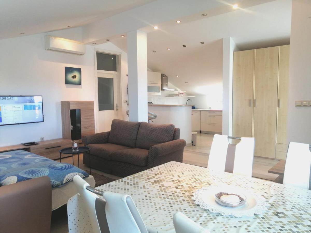 Lovely Sea View House In Malinska Island Krk Buitenkant foto